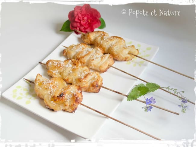 Feuilletés ananas noix de coco en brochette