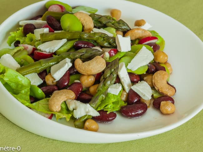 Salade aux haricots rouges, pois chiches et noix de cajou