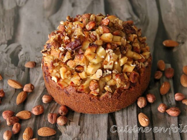 Gâteau automnal aux pommes, noisettes et farine de châtaigne