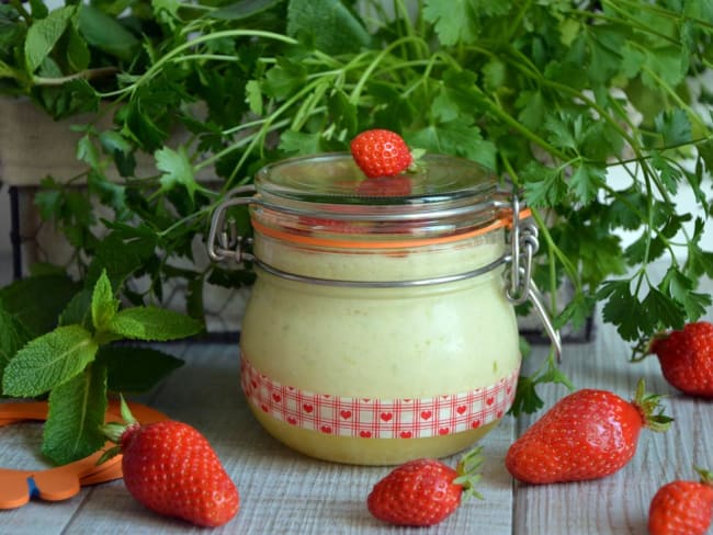 Mousse de brocciu rhubarbe pochée et fraises