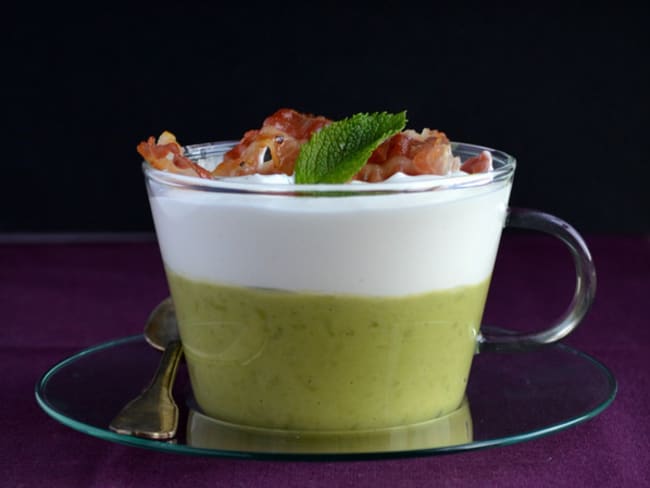 Cappuccinos de petits pois à la menthe et pancetta croustillante