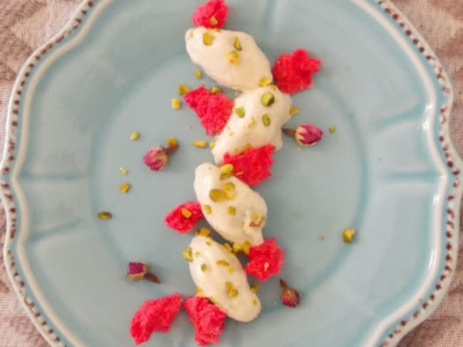 Kulfi et sponge cake à la rose