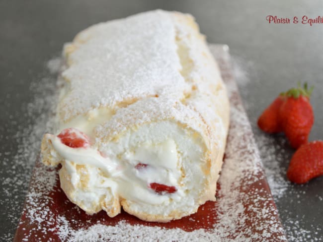 Pavlova roll aux fraises