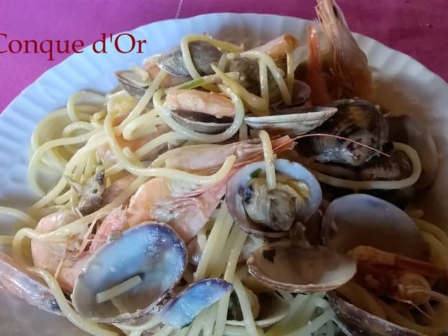 Spaghettis aux coques et crevettes