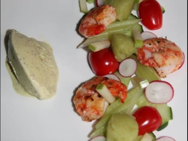 Gambas snackées, crème glacée à la moutarde, gelée de pomme-céleri à l’estragon