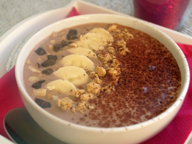 smoothie bowl au beurre de cacahuète, à la banane et au cacao