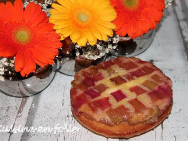 Gâteau renversé à la rhubarbe