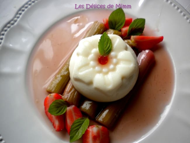 Panna cotta vanillée et sa rhubarbe pochée