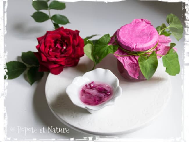 Confit de roses du jardin : une gelée parfumée