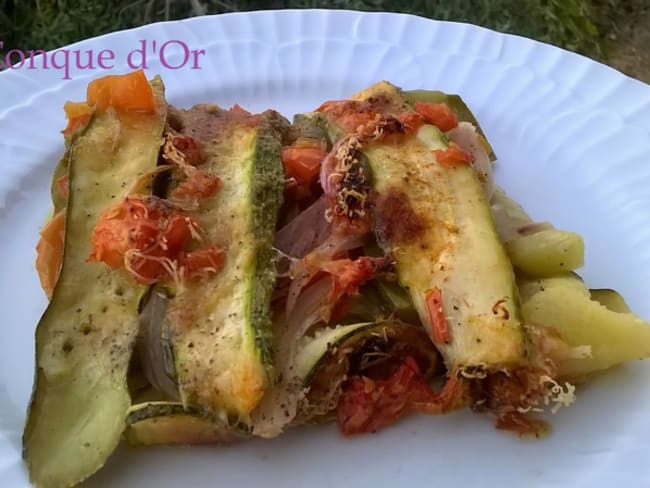 Courgettes gratinées aux oignons et tomates