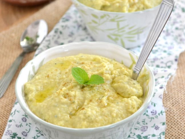 Purée de pois cassés verts et jaunes à l'oignon et à la menthe