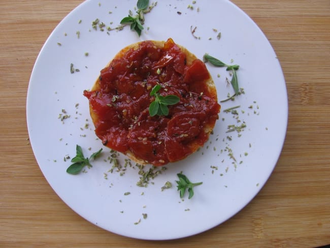 Tartines aux tomates confites et à l'aïl