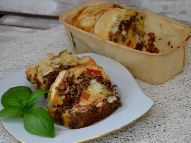 Cake tomates, chèvre, tapenade, basilic