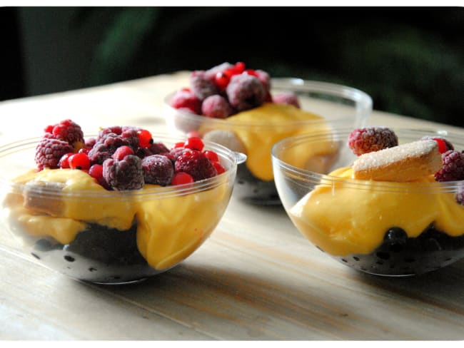 Crème d'Advocaat au mascarpone et fruits rouges (myrtilles, groseilles...)