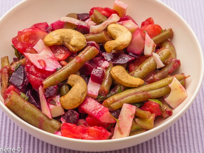 Salade de tomates, betteraves rouges, concombre et haricots verts