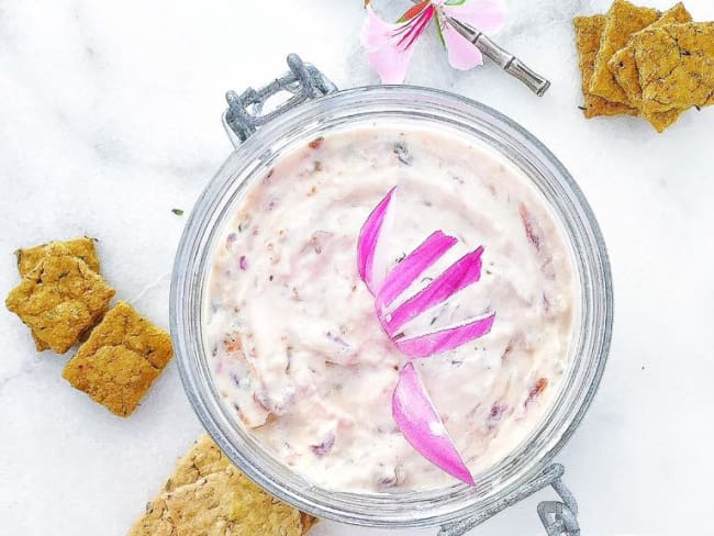 Tartinade aux oignons rouges caramélisés pour l'apéro