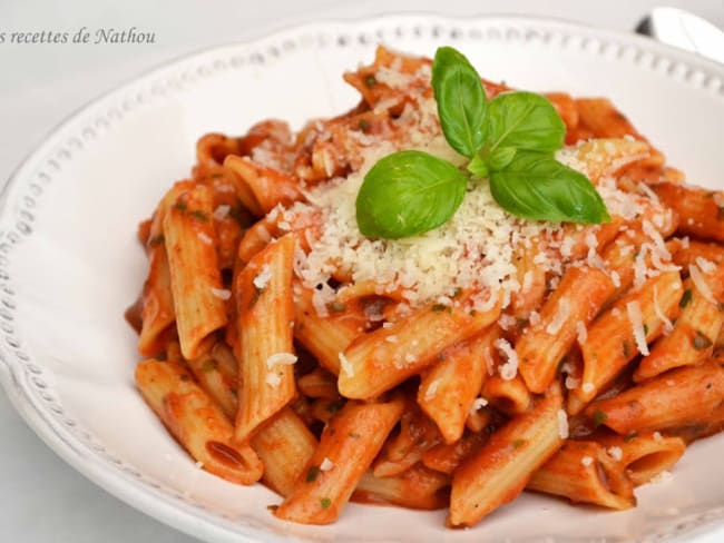 Penne à la tomate, mozzarella, basilic