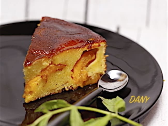 Gâteau abricots caramel