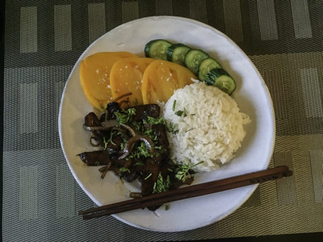 Seitan aux oignons d'inspiration vietnamienne 