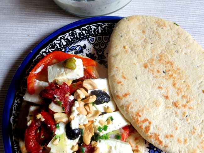 Sandwich de Tomates Confites à la Feta et Salade de Concombre