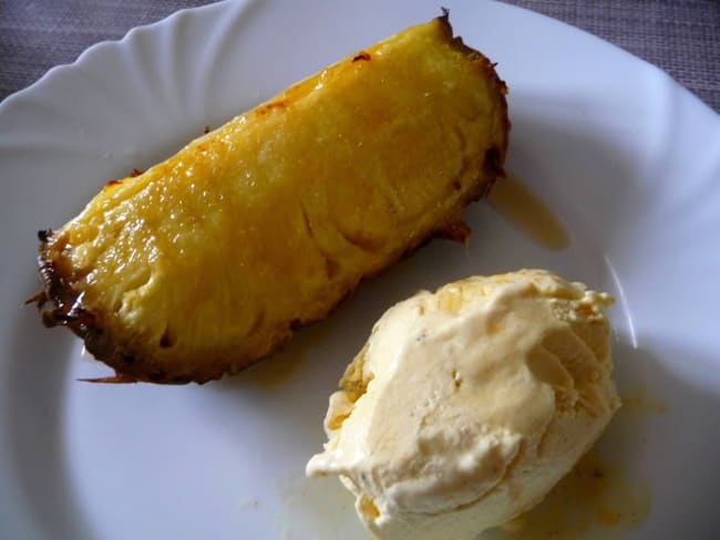 Ananas rôti au miel