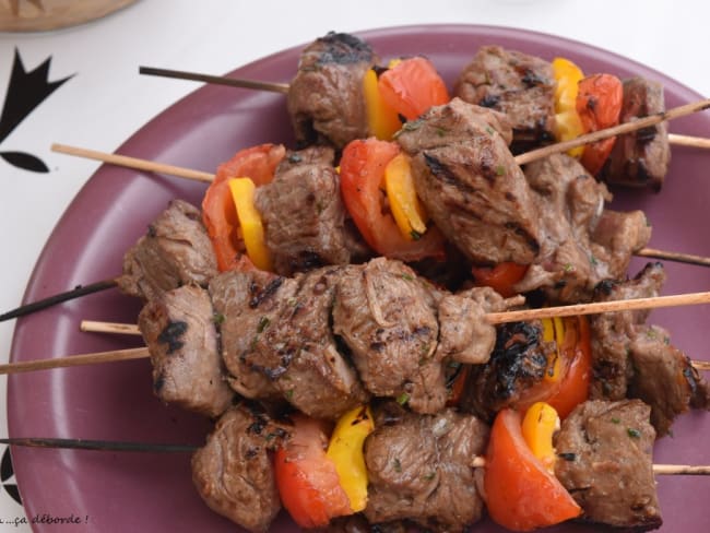 Brochettes de boeuf marinées pour BBQ