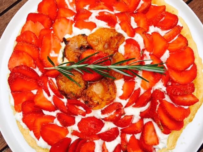 Tarte aux fraises et abricots rôtis