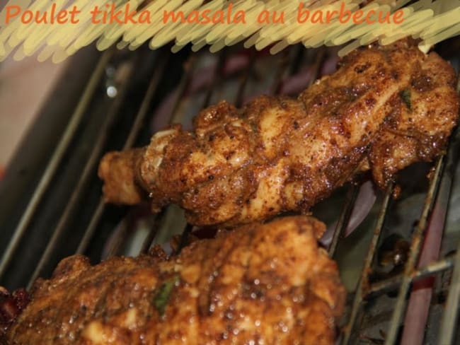 Cuisses de poulet marinées tikka masala au barbecue, à la plancha