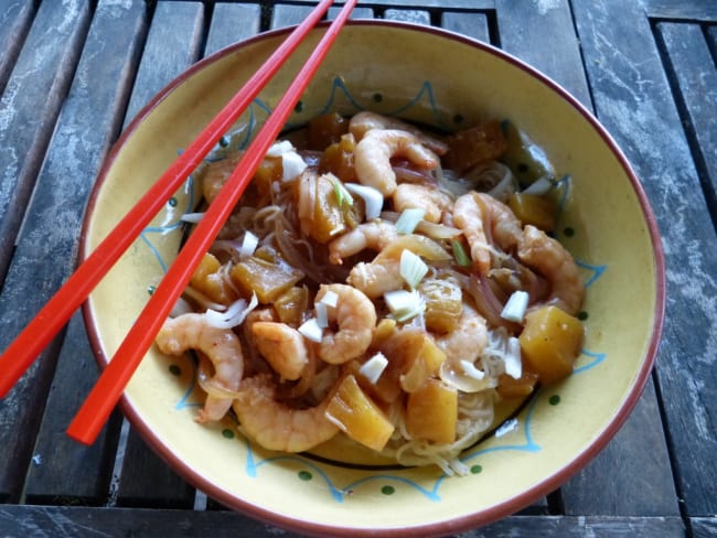 Crevettes à l'ananas et aux nouilles de riz