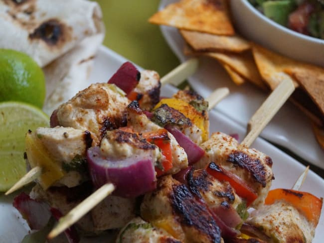 Brochettes de poulet a la mexicaine grillées au barbecue