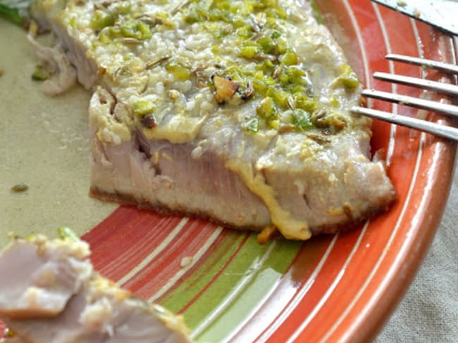 Steak de thon mi-cuit au fenouil et à la moutarde