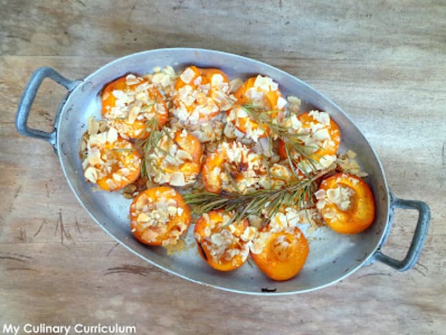 Abricots rôtis au miel, amandes et au romarin