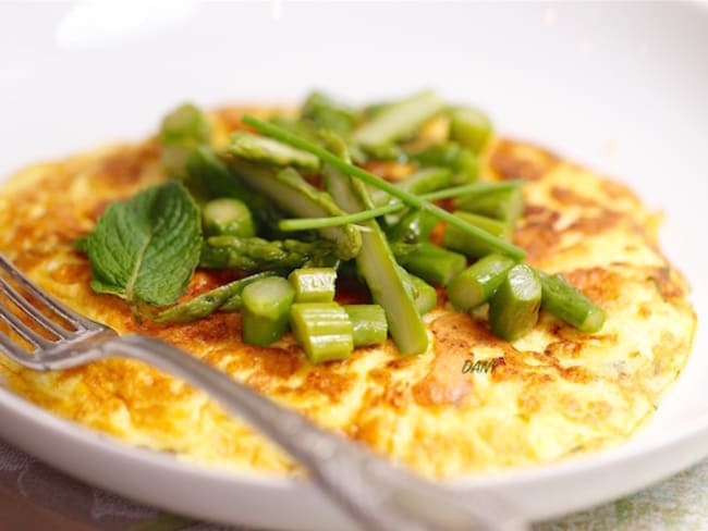 Tortilla à la brousse aux asperges et à la menthe