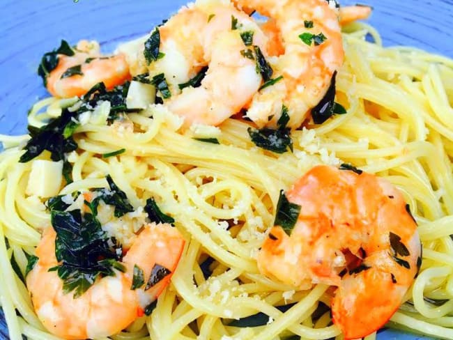 Spaghettis express aux crevettes à l’ail et au persil