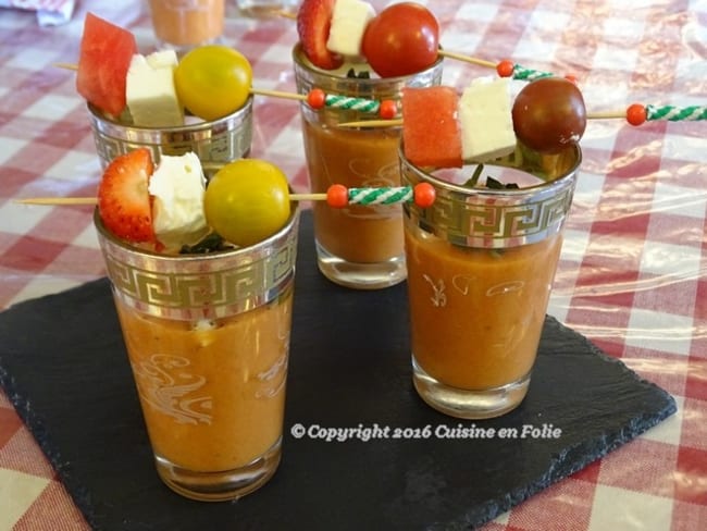 Gaspacho tomates, pastèque, fraises, pitacou tomate, émiettée de feta et basilic