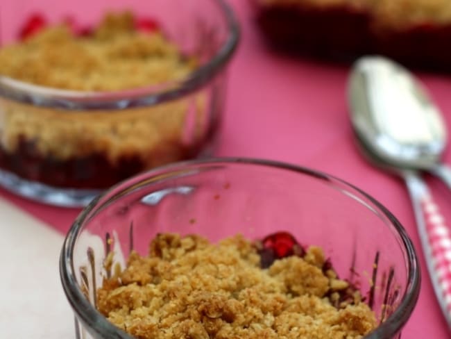 Crumble aux framboises et mûres