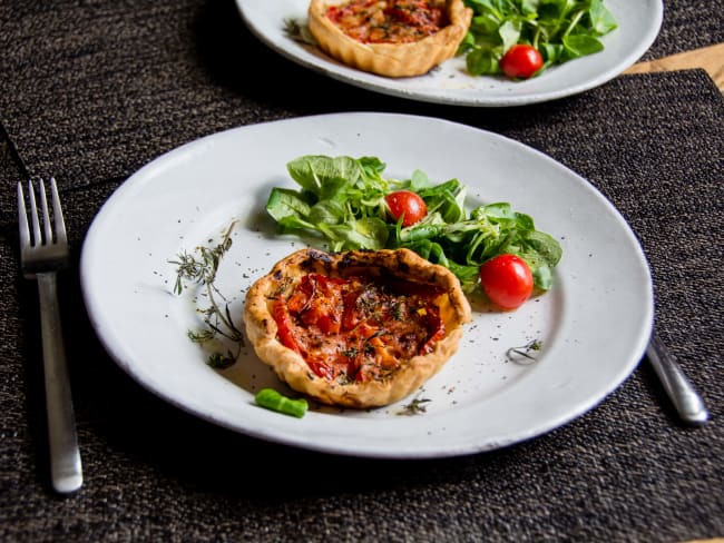 Petites tartes toutes simples à la tomate