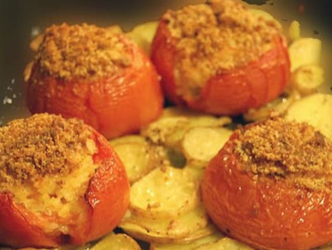 Tomates farcies à la purée, au jambon, Vache Qui Rit et fines herbes