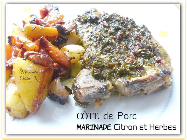 Côtes de porc en marinade au citron et aux herbes