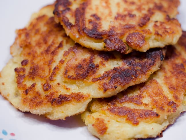 Pancakes salés à la pomme de terre et au cheddar