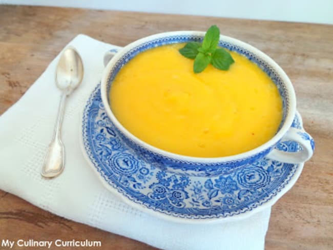 Soupe d'ananas, mangues et pêches au gingembre