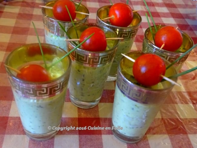 Velouté glacé de concombre, avocat et coriandre