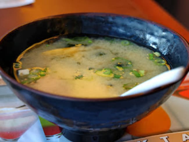 Soupe au tofu, miso et shiitake