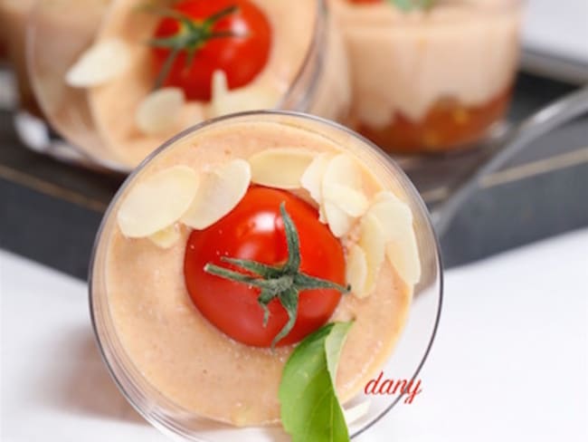 Panna cotta aux tomates et aux amandes