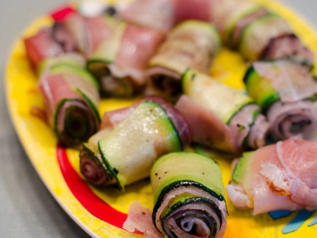 Tapas roulés de jambon cru et de courgette