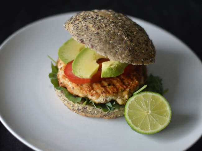 Burger saumon, quinoa, kale