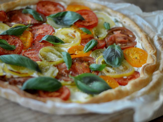 Tarte aux tomates anciennes, ricotta et basilic