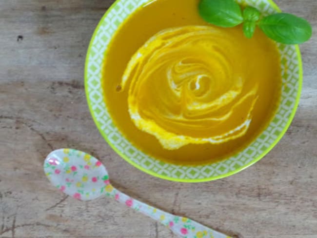 Soupe de carottes, concombres et basilic à déguster froide ou chaude