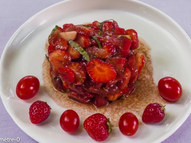 Salade de tomates aux fraises et balsamique