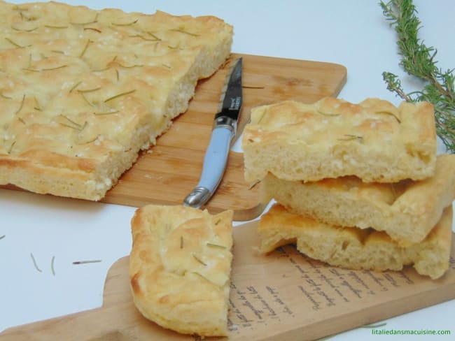 Focaccia genovese au romarin : une recette typique de la ville de Gênes